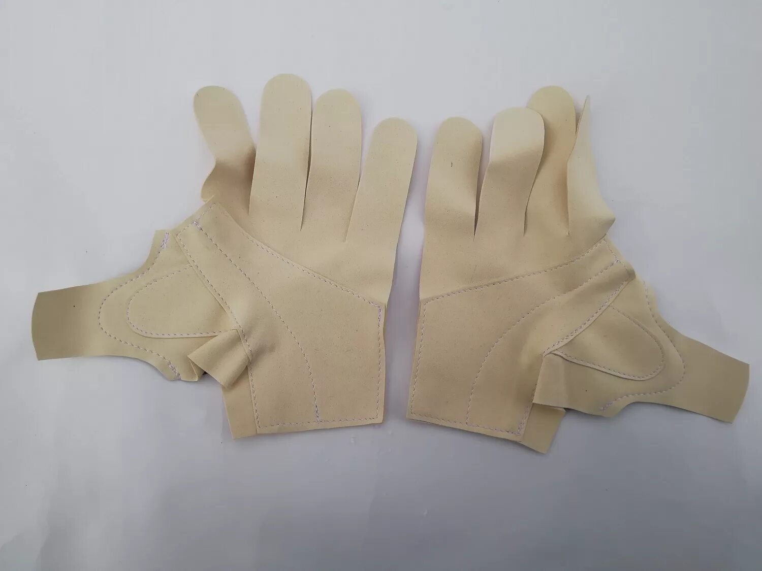 плотность нитриловых перчаток по цветам. ладошка для перчаток. ладошка для перчаток. обхват ладони. материал для хоккейных краг ладошек.