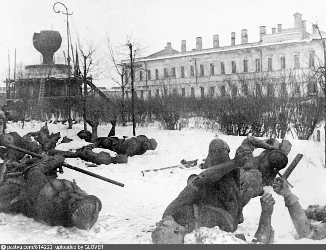 Великий Новгород ВОВ В годы войны 1941. 20 Января 1944 освобождение Новгорода. Памятник тысячелетие России в Новгороде гитлеровцы. Памятник 1944 года