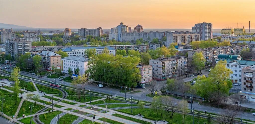 Городской тротуар. Амурский бульвар хабаровск весна. Амурский бульвар хабаровск. Амурский бульвар хабаровск. Хабаровск амурский бульвар работа.