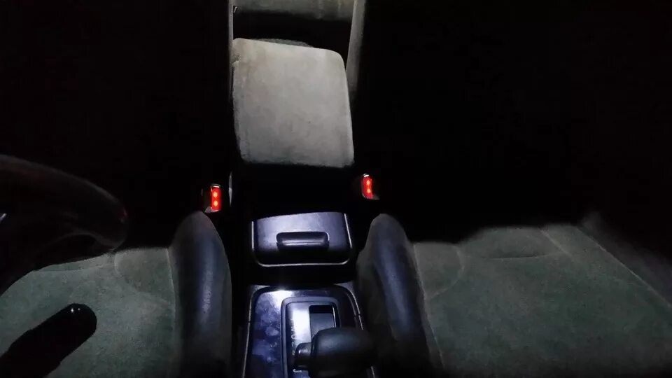 Ремень поясной автомобильный. Куда вставляется ремень в машине. Штуки в которые засовывается ремень. Ремень безопасности для автомобиля части. Safety seat belts.