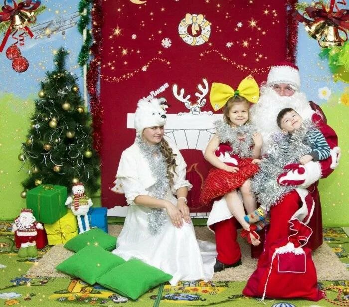 В гостях у елки. Салют на утреннике в детском. Новогодние игры и конкурсы для детей у елки на улице. Хоровод у ёлки в детском саду. Новогодняя игровая программа у елки.