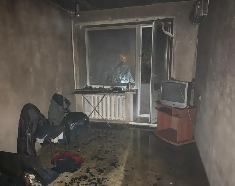 Квартира где умер человек. Пожар в квартире. Комната после пожара. Квартира после пожара. Возгорание в квартире.