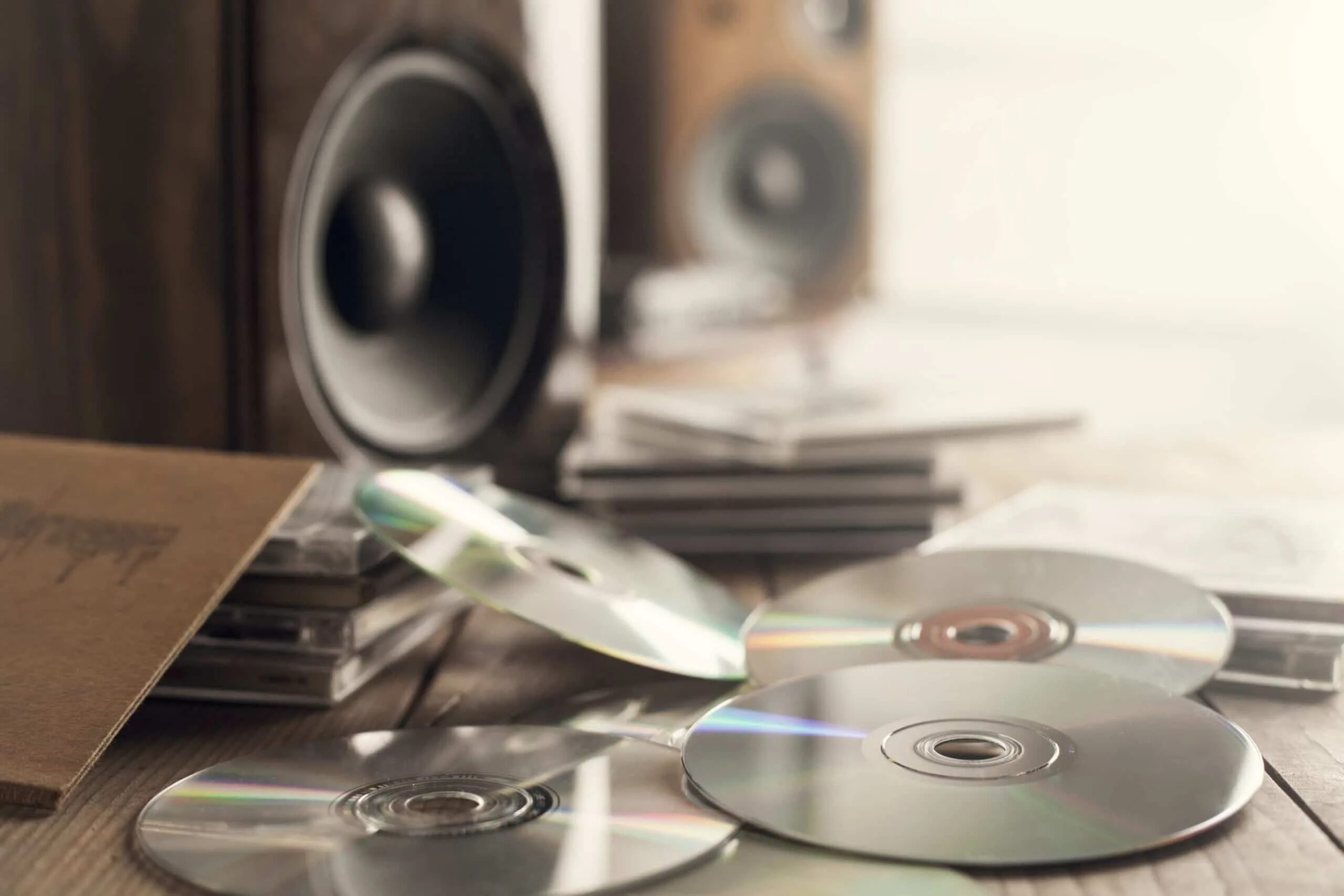 CD диск. Компакт диски с музыкой. Диск с музыкой. CD диск наушники.