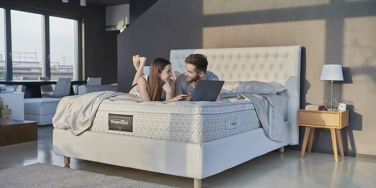 Кровать видишь. Кровать для сна стоя. закрытая кровать для сна. sleep banner. gcf nap banner.