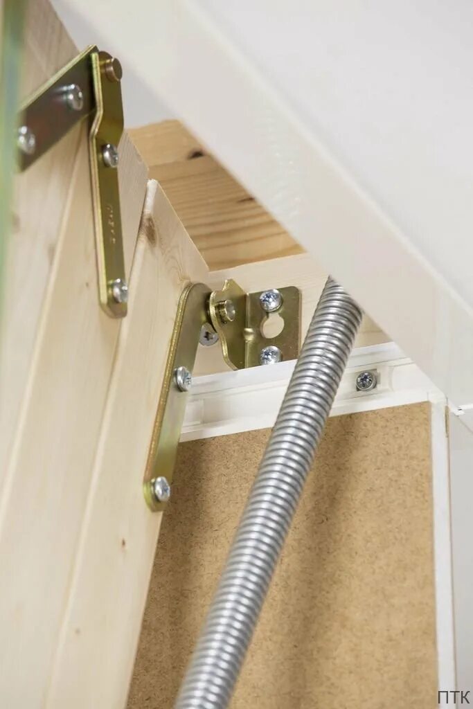 шарниры для складных лестниц. поручень для чердачной лестницы lxh 75см. фурнитура для чердачного люка. чердачная люк-лестница fakro lms. чердачная лестница fakro lwk plus.