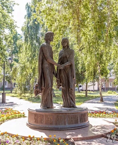 Памятник Петру и Февронии в Омске. День семьи, любви и верности. Детский портал 