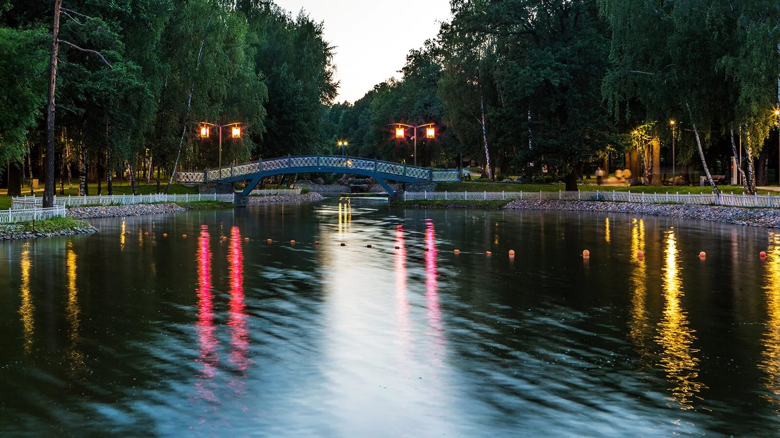 Парк Лианозово. Лианозовский парк пруд. Лианозовский парк Москва. Лианозовский парк мост влюбленных.