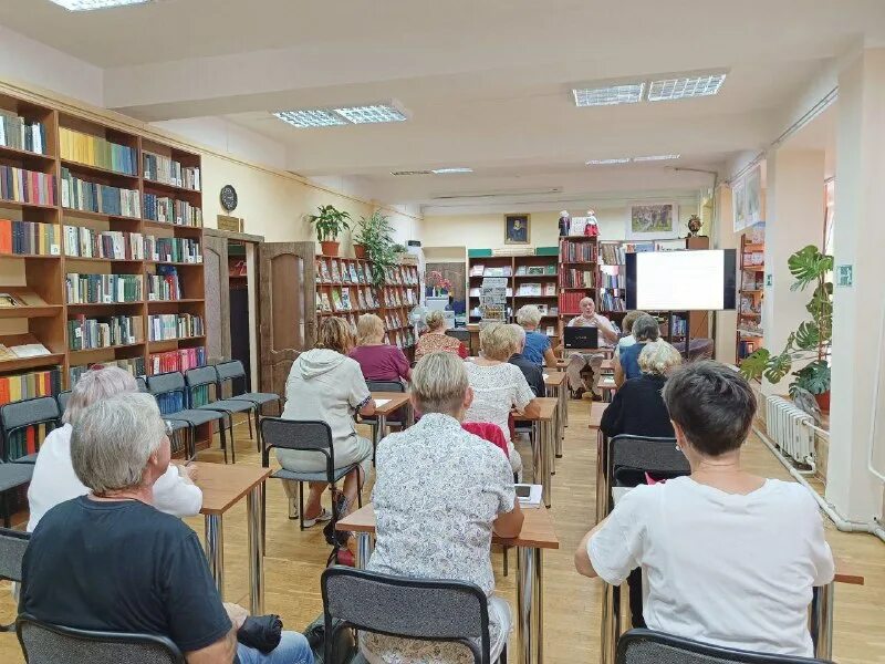 Библиотека адлер. Ул ленина 42 адлер. Модельная библиотека. Библиотека адлер. Центральная библиотека сочи адлер.