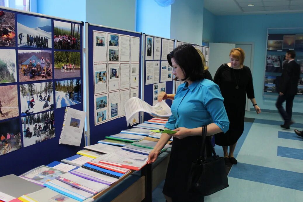 Методическая выставка в школе. Выставка методических материалов. Методическая выставка. Методическая выставка в доу. Выставка методических работ.