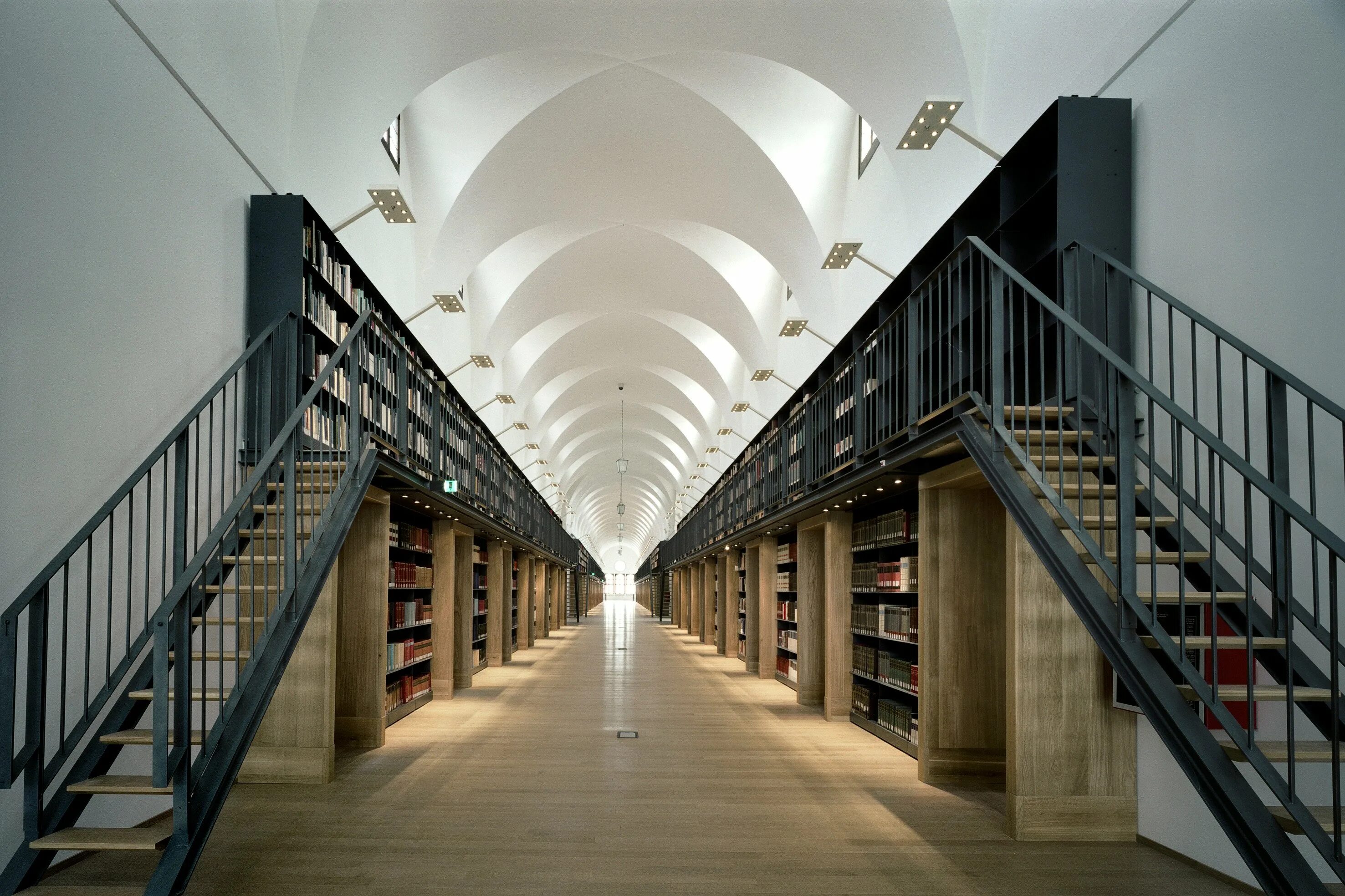 Читальный зал библиотеки интерьер. Перспективы современных библиотек. Университет брайтон библиотека. Современная библиотека. Библиотека в школе.