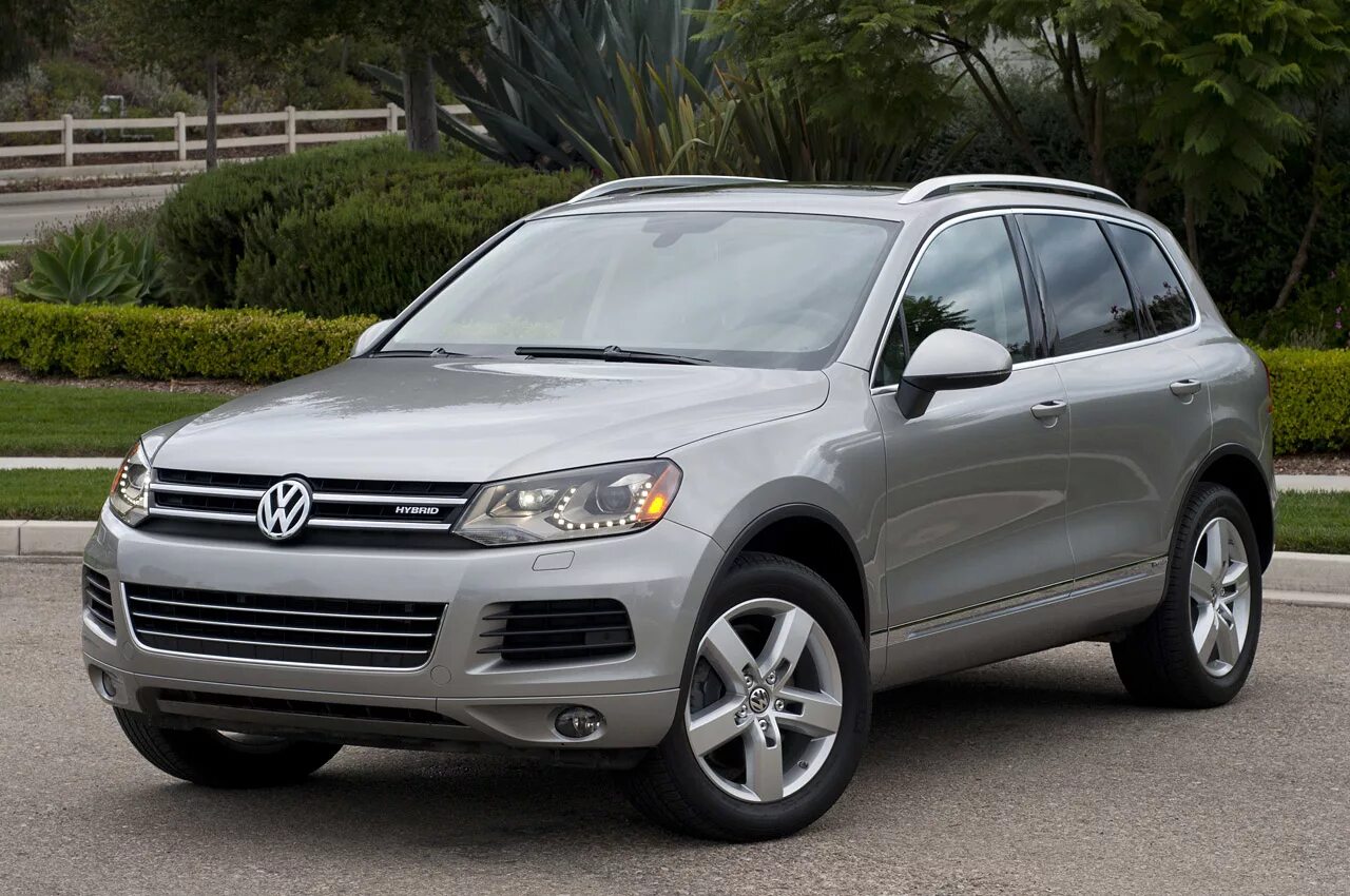 Туарег 2 2012. Vw touareg 2012. Фольксваген туарег 2012. Дождевик фольксваген туарег 2012. Туарег 2 2012.