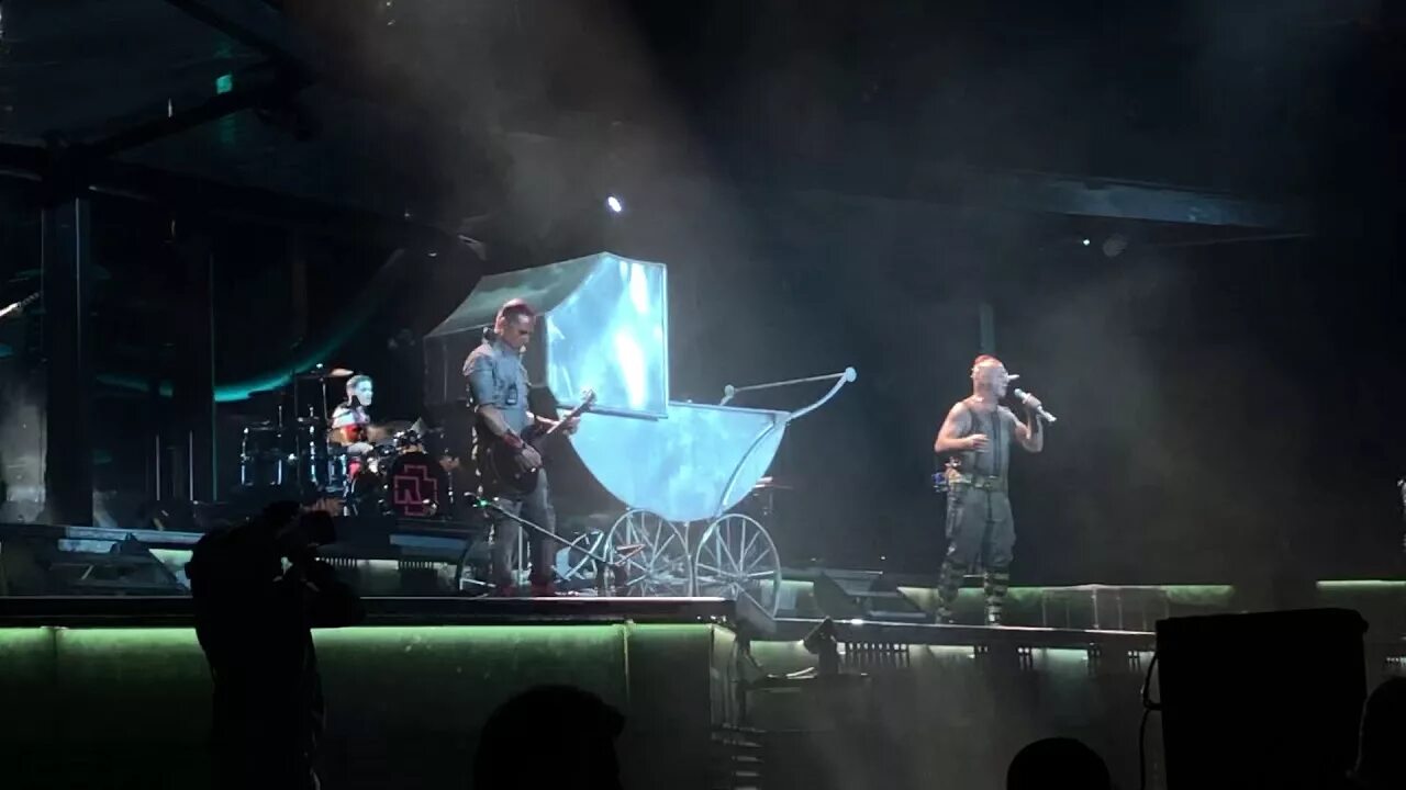 Концерт рамштайн в москве 2019. Rammstein moscow live 2019. Rammstein 2019 stage. Сцена rammstein 2019 в москве. Рамштайн в москве 2019.