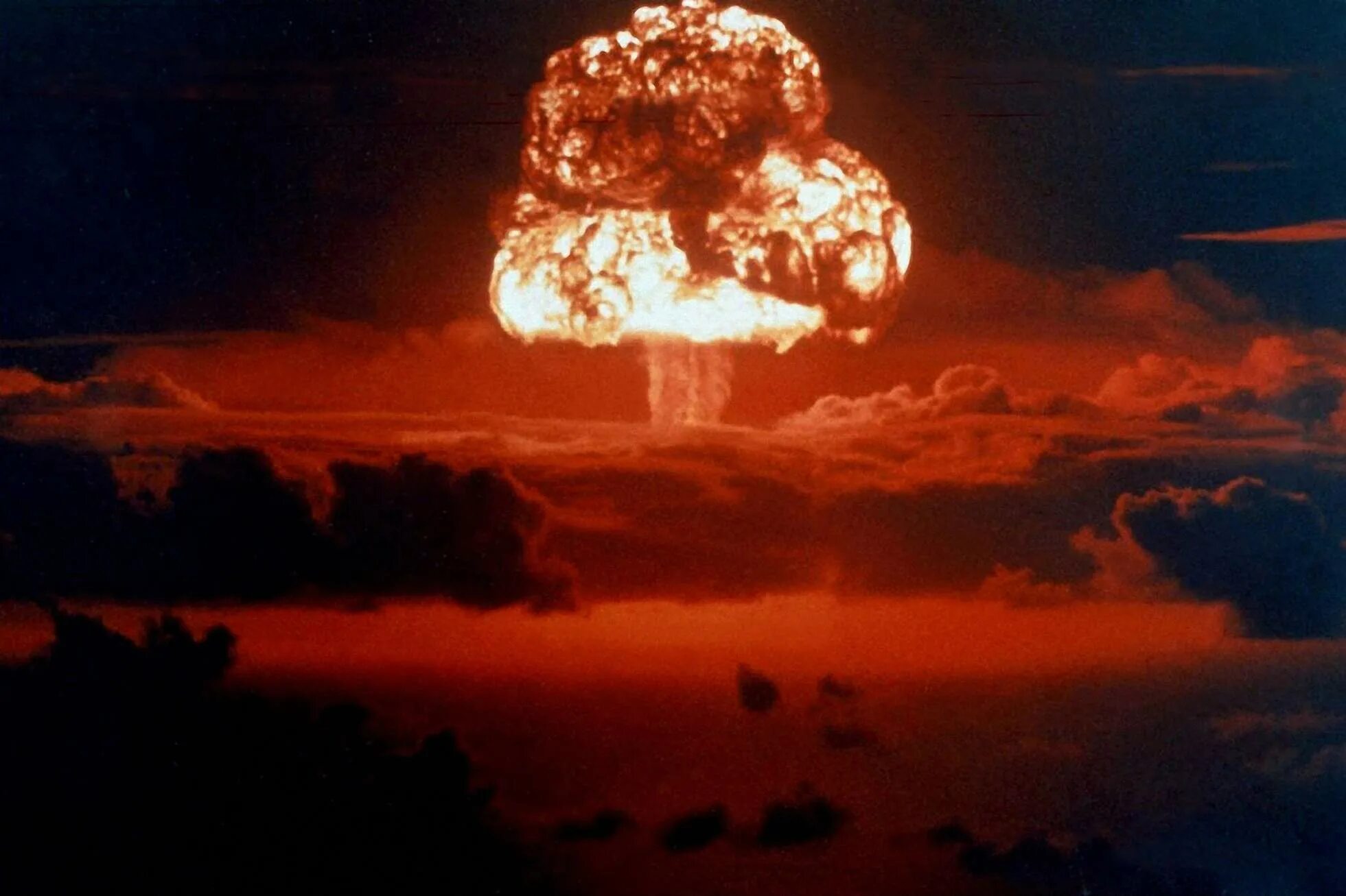 Атомная война. Ядерное оружие в космосе. Ядерный взрыв из космоса. Ядерный взрыв в америке. Ядерная война.