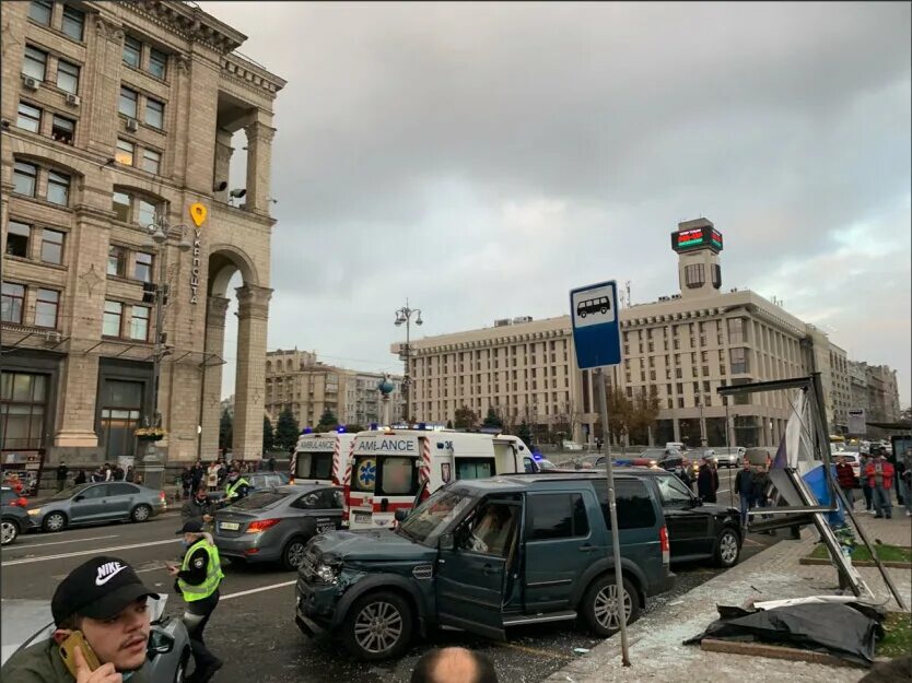 Что происходит в киеве сейчас. Крещатик в киеве фото сейчас 2025. крещатик майдан. крещатик в киеве дорога убитая. михалков на крещатике.