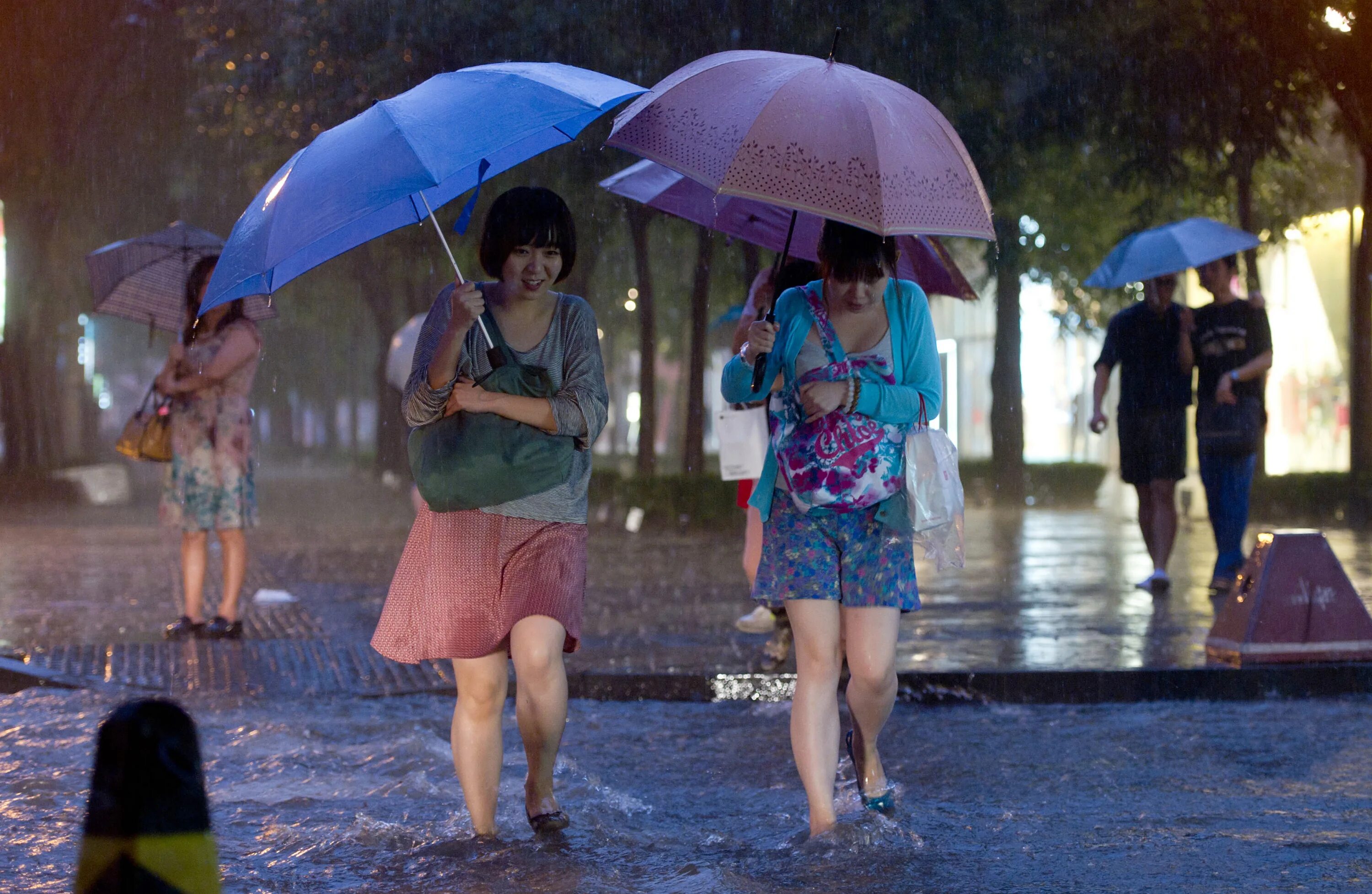 Дождь в Китае. Дождливый Пекин. Ливень в Пекине. Погода в китае в сентябре