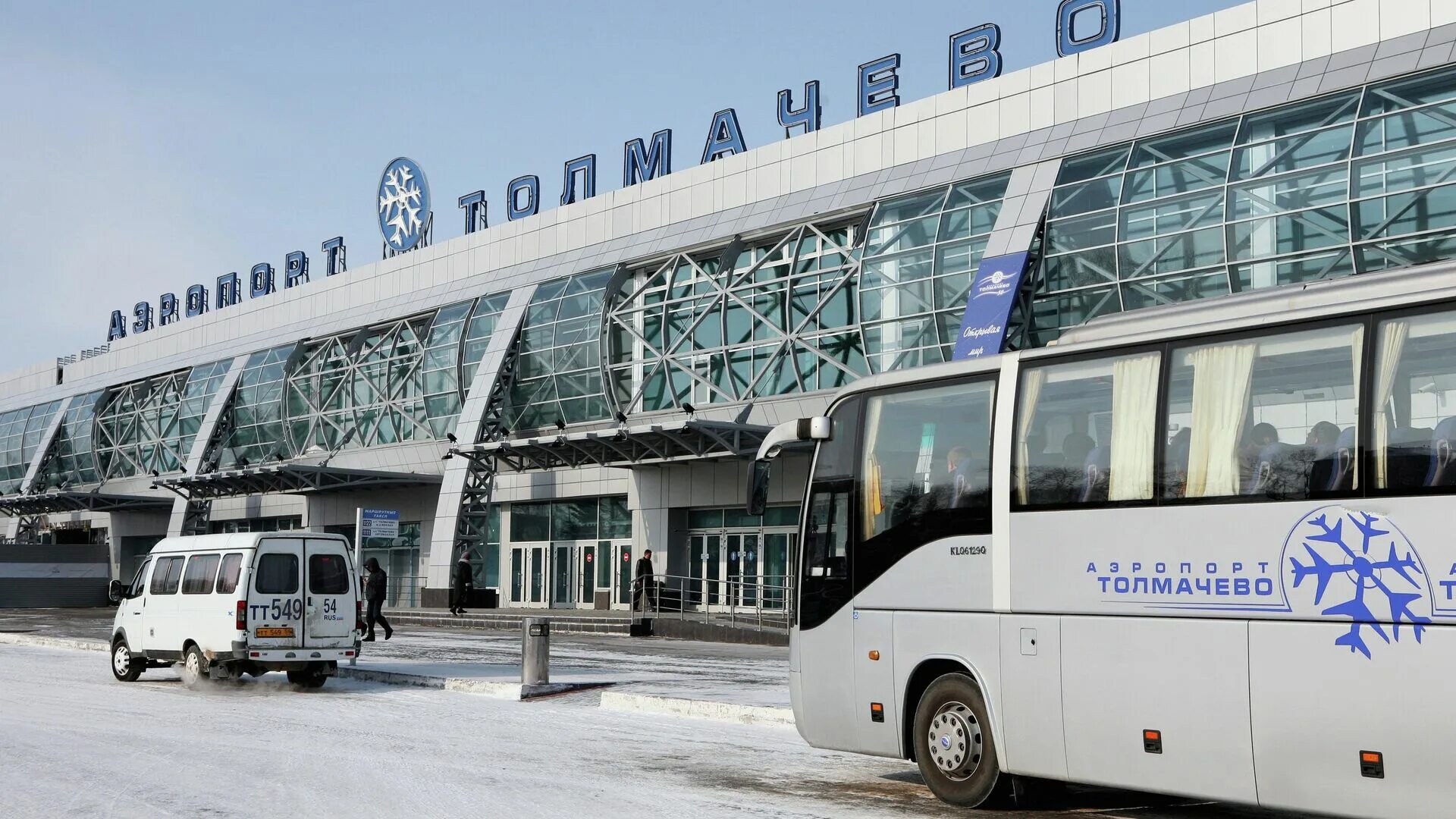 Аэропорт Толмачево Новосибирск. Аэропорт Толмачево Новосибирск зимой. Аэропорт Толмачево 2020. Аэропорт Толмачево 2023. Автобус из аэропорта новосибирска