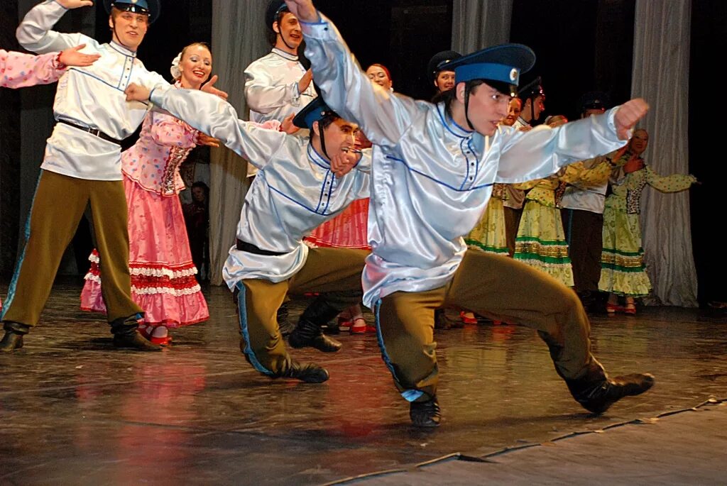 фестиваль народного танца уральский перепляс. перепляс русский народный танец. ансамбль танца сибирский перепляс. фестиваль народного танца уральский перепляс. русский перепляс.