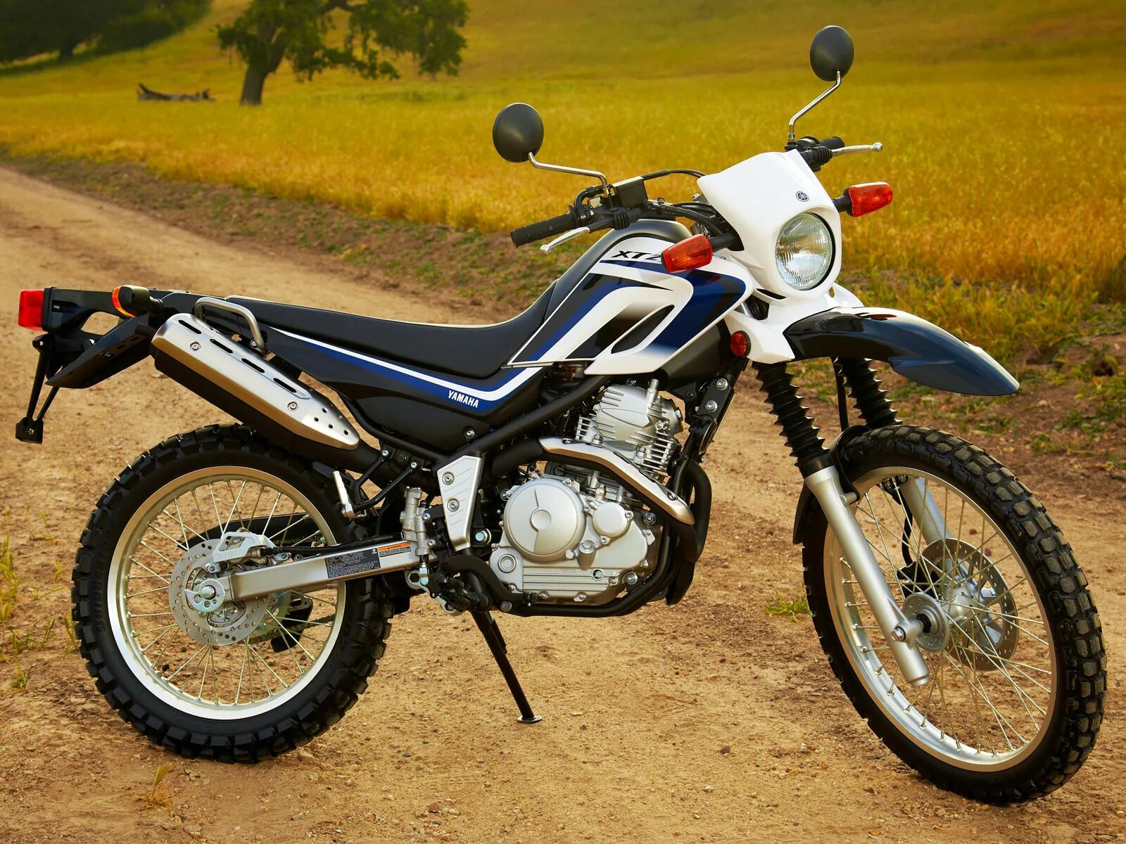 Японский эндуро 250. Мотоцикл honda эндуро 250. Honda 250 эндуро. Мотоциклы японцы 250 кубов эндуро. Японский эндуро 250.