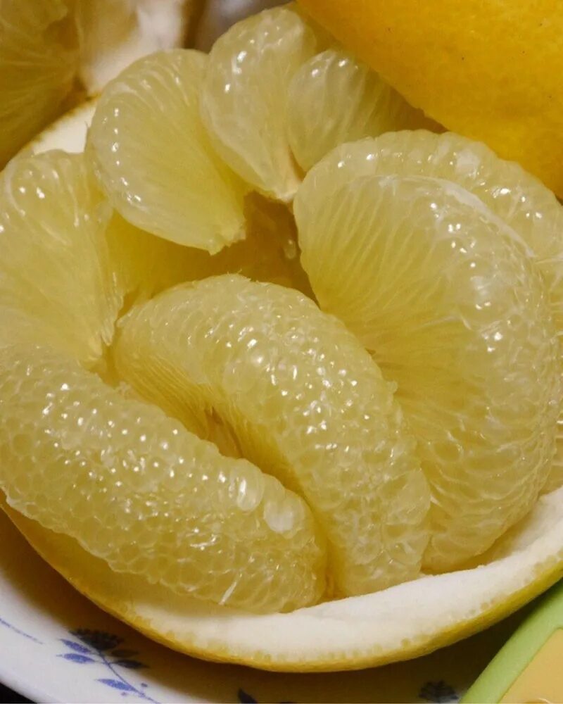 Полезные свойства памелы для организма. Полезные свойства памелы для организма. Чем полезно помело. Фрукт помело чем полезен. Полезные витамины в помело.