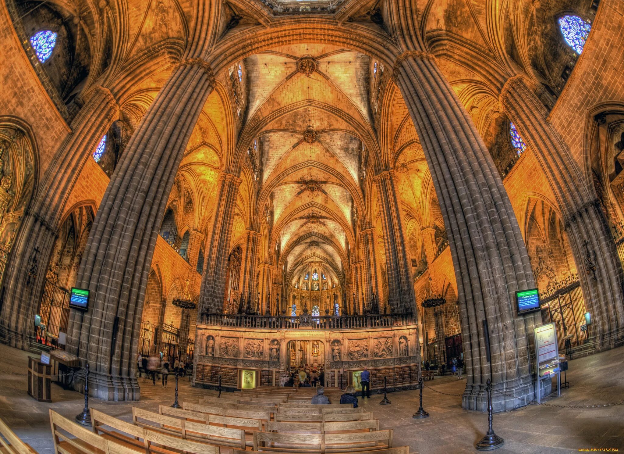 Le mans Cathedral Испания. Gothic Cathedral inside. Барселона врата ангела. Свод храма. Свод церкви