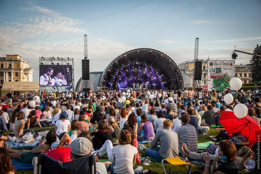 Музыкальный фестиваль усадьба jazz. Джаз фестиваль в архангельском. Усадьба джаз фестиваль. Усадьба джаз архангельское. Усадьба архангельское летняя сцена.