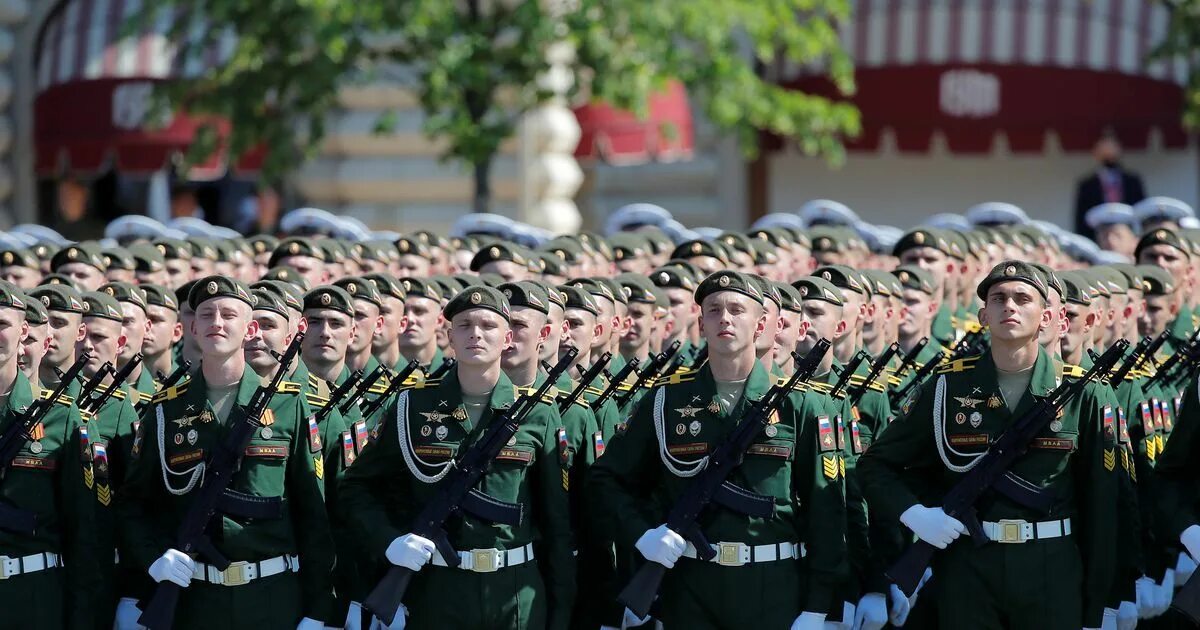 Парад 9 мая 2025 во сколько. Военный парад в москве 2025. парад победы 2025 в москве. военный парад на красной площади 9 мая 2025. парад 2025 в москве.