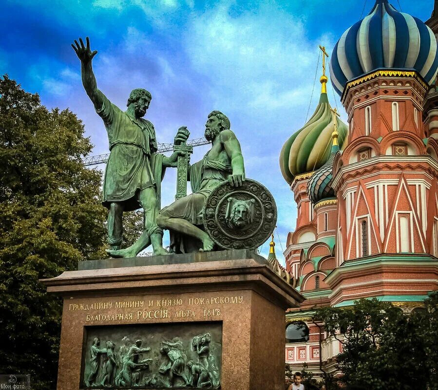 Памятник минину и пожарскому в культуре. Мартос памятник минину и пожарскому. Статуя минину и пожарскому в москве. Памятник минину нижний новгород. Статуя минину и пожарскому в москве.