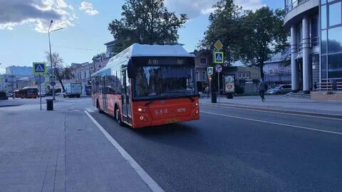 Автобус 15 идет