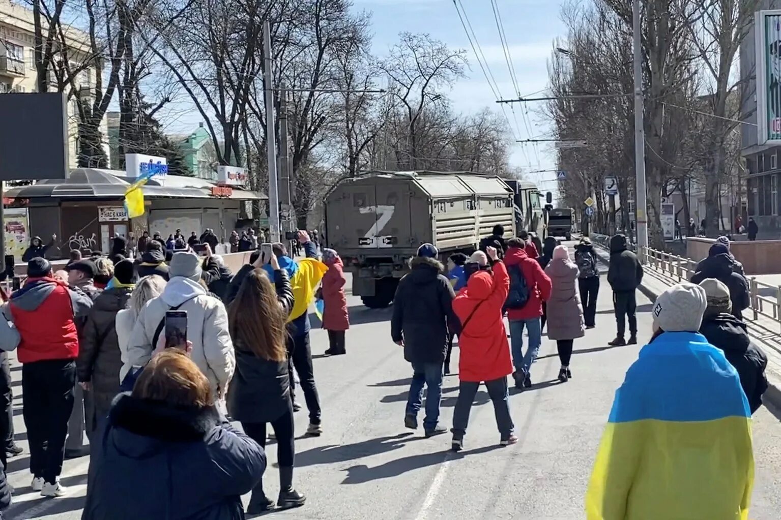 Новости херсона самые свежие 2024 сегодня. Херсон видео. Чей херсон сейчас 26. Новости херсона сегодня за последний час последние новости сегодня. Украинский митинг.
