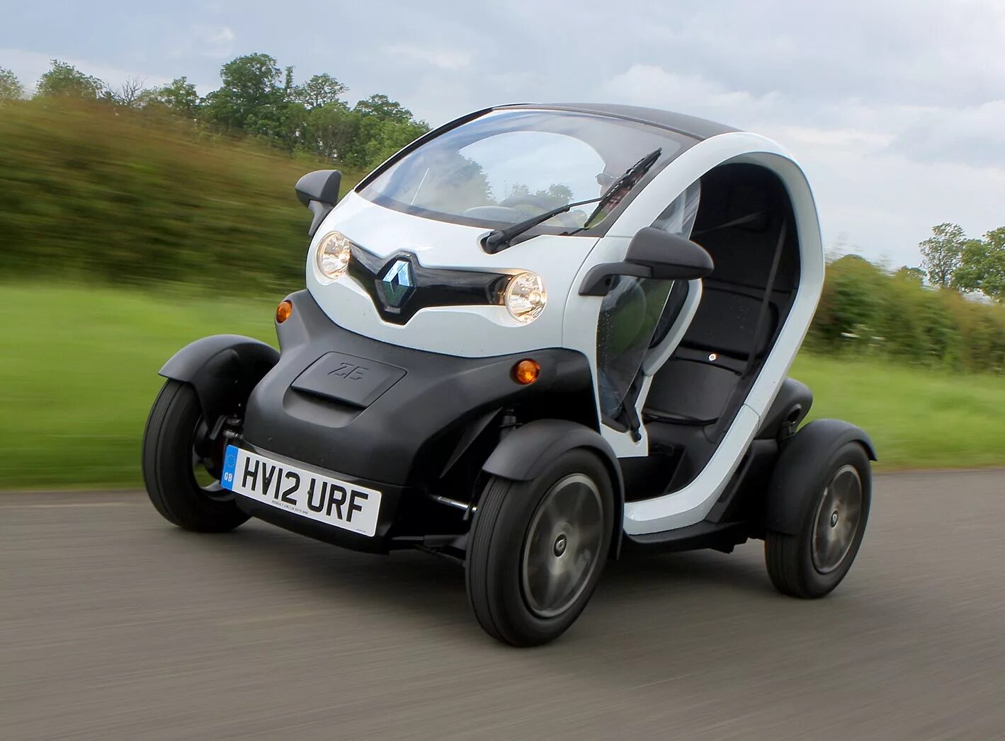 Двухместные электромобили купить. Электромобиль Рено Твизи. Renault Twizy 2012. Электрокар Renault Twizy. Электрокар 2020 Рено Твизи.