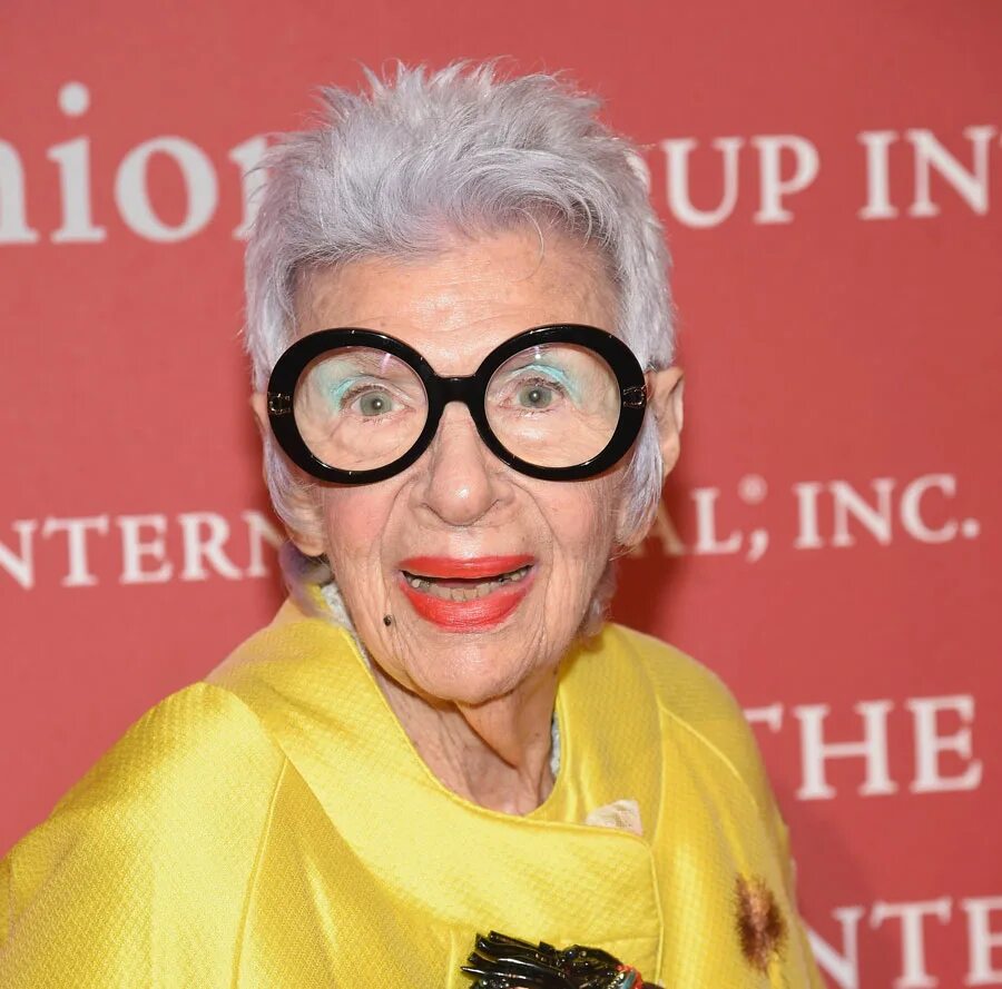 Iris apfel. Айрис Апфель. Айрис Апфель в молодости фото. Айрис баррель Апфель. Модель Айрис Апфель в молодости.