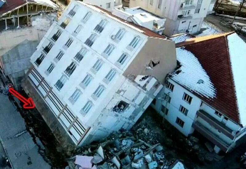 Снос. Снос дома. Здания после землетрясения.