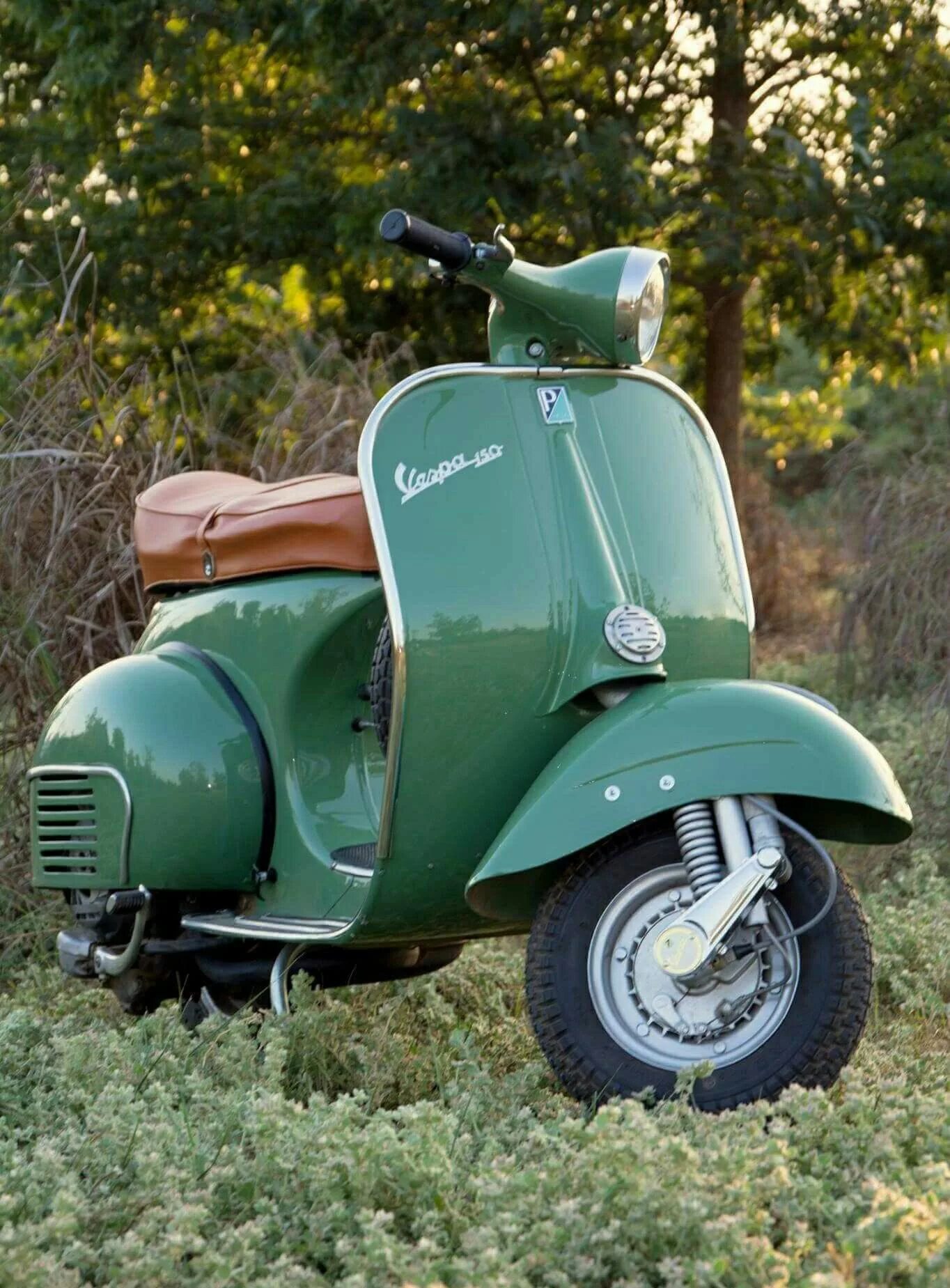Мотороллер картинки. Веспа мотороллер. мотороллер италия vespa. веспа байк. итальянский мотоцикл веспа.