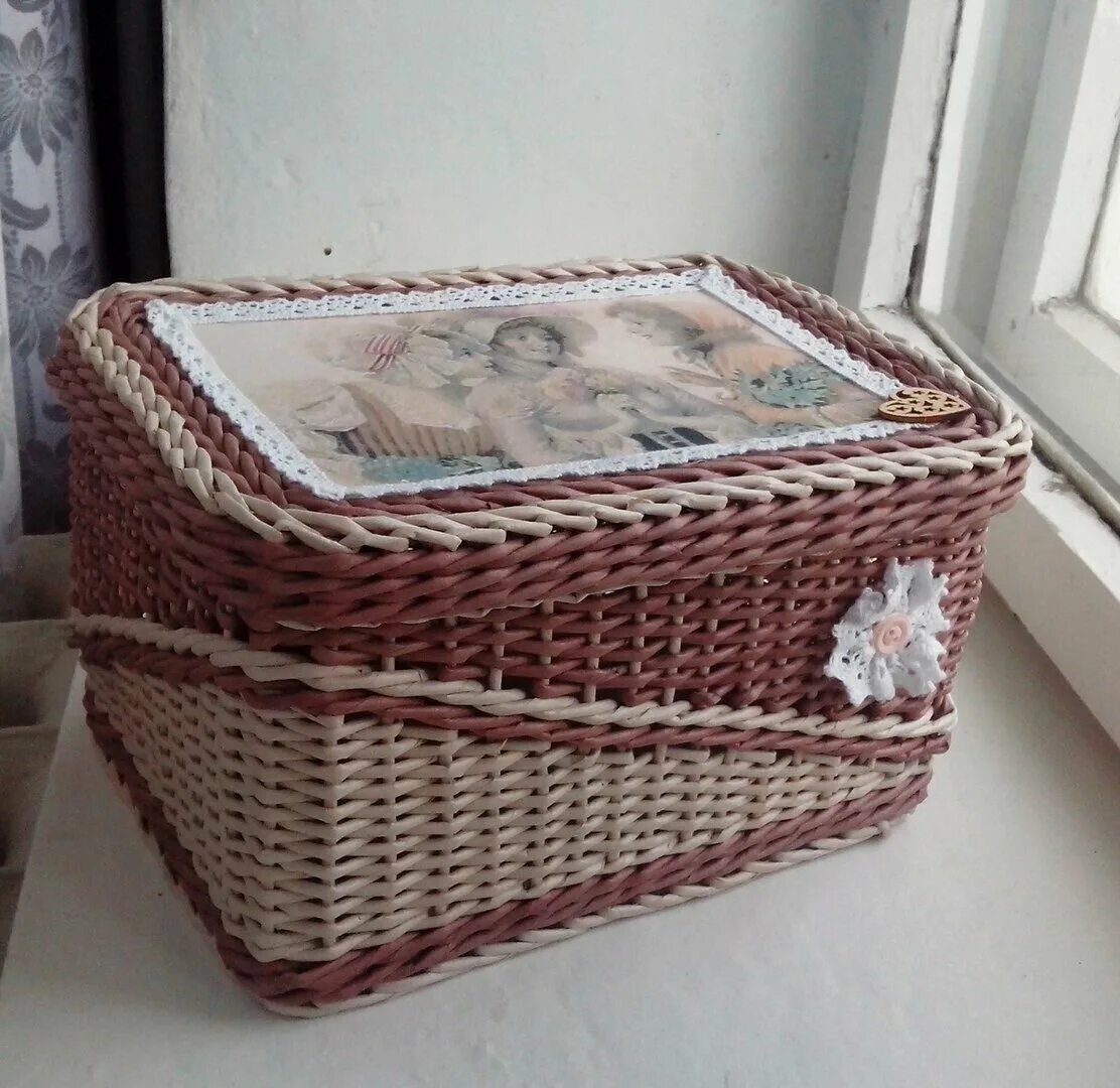 Коробочки из газетных трубочек. Короб из газетных трубочек. Короб плетеный. Коробочки из трубочек. Короб с крышкой плетеный из газетной трубочки.