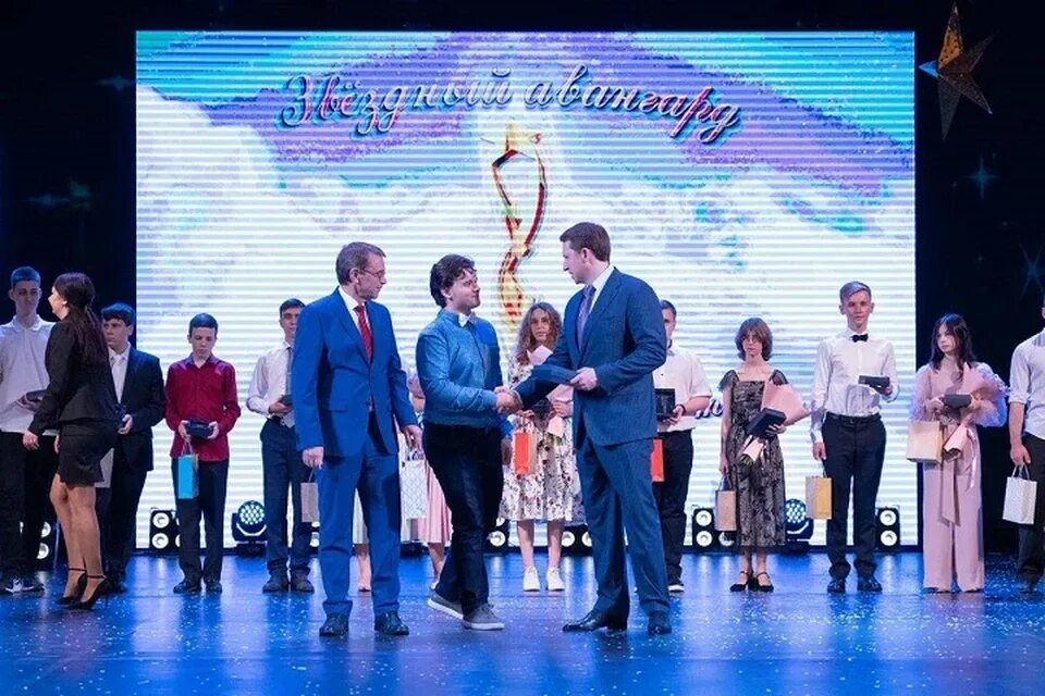 Одаренных детей наградили