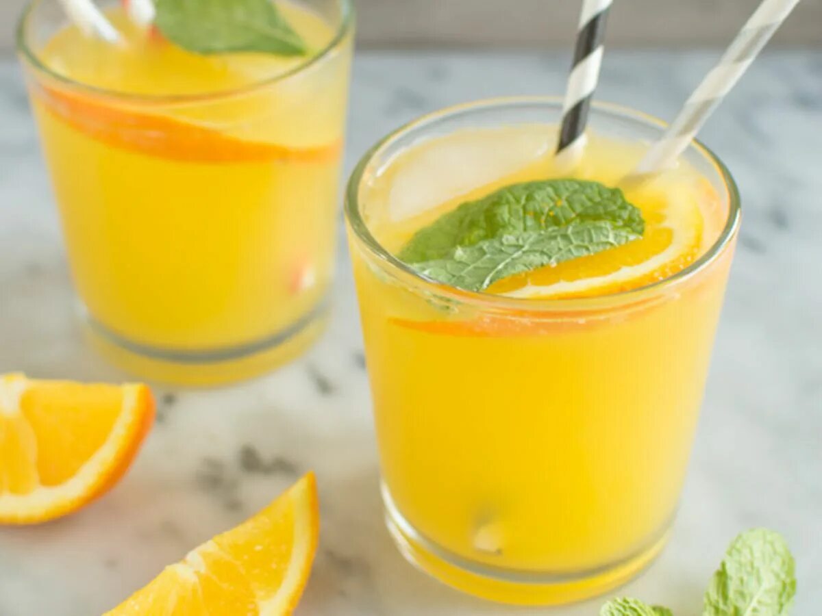 Приготовить напиток из лимонов. Апельсиновый напиток. Напиток из апельсинов. Апельсиновый лимонад. Напиток лимонный апельсиновый.