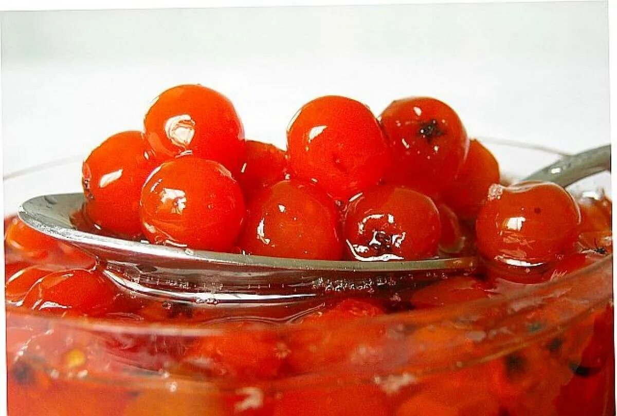 Рябиновое желе. Рябина красная рецепты. Рябина красная варенье. Рябина красная рецепты. Моченая рябина.