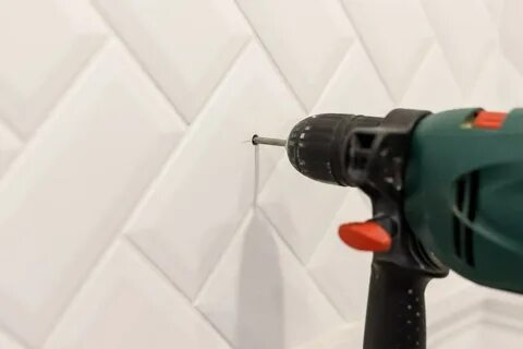 Чем просверлить керамогранитную плитку на стене