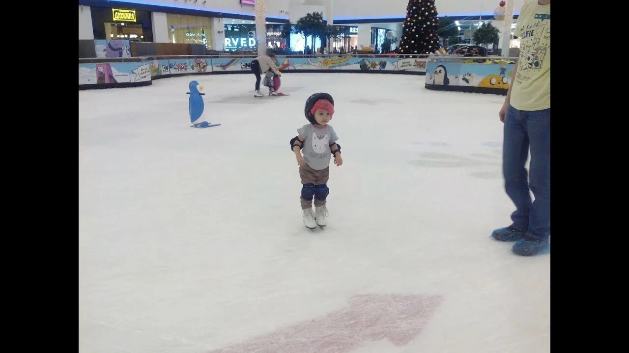 Катание на коньках. Катание на коньках дети. Со скольки лет можно детям на каток. Для учебы катания на коньках. Катание на коньках.