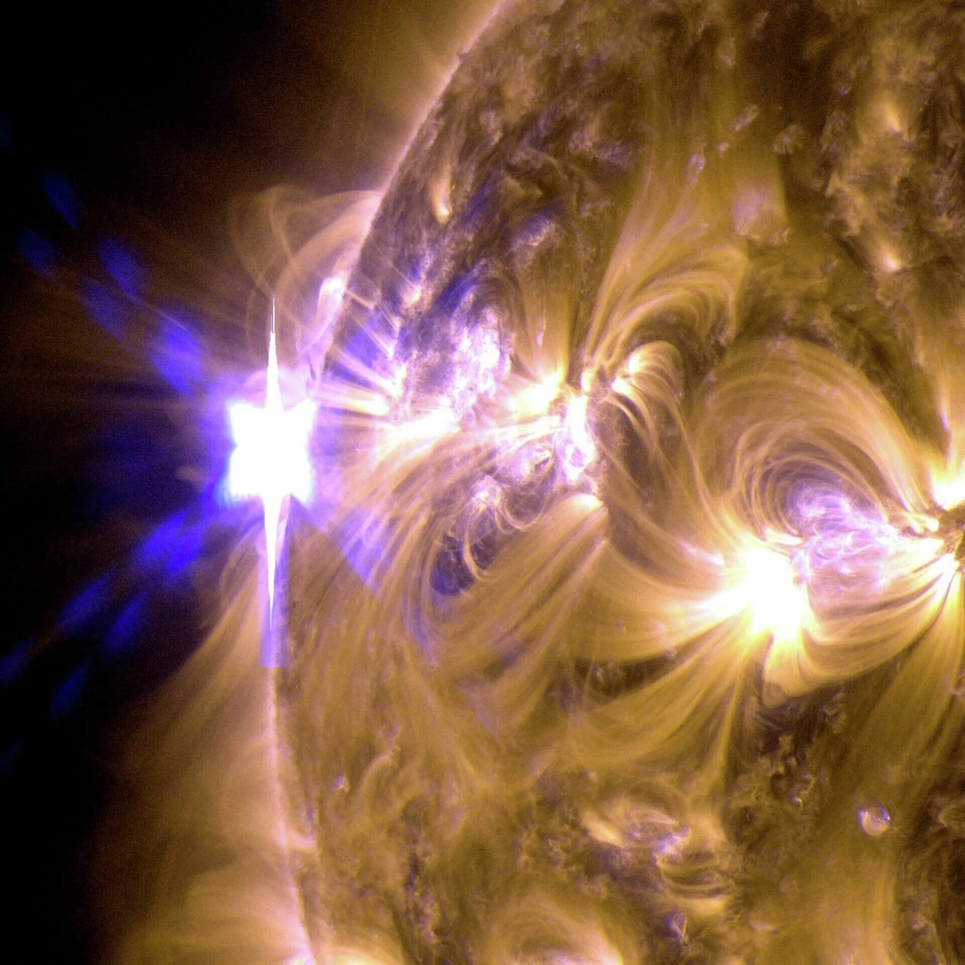 Вспышки и протуберанцы на солнце. Вспышки на солнце ученые. Вспышки на солнце. Солнечные вспышки протуберанцы. Вспышки на солнце ученые.