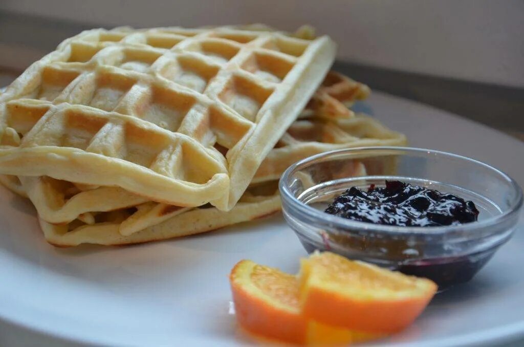 Вафли в электровафельнице. Хрустящие вафли в электровафельнице. Вафельные трубочки 2000е. Вафельная рубашка. Трубочки в вафельнице.