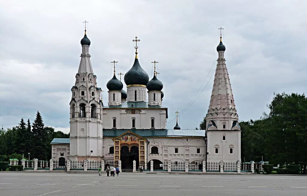 церковь иоанна предтечи в ярославле 17 век. церковь иоанна предтечи ярославль. церковь ильи пророка кострома. типичный храм ярославского зодчества. храм иоанна предтечи в ярославле зимой.