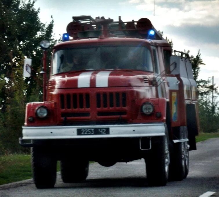 Пожарная машина зил 131. ЗИЛ 131 пожарный. ЗИЛ 131 пожарный Украина. ЗИЛ 131 МЧС пожарный. ЗИЛ 132 пожарный.