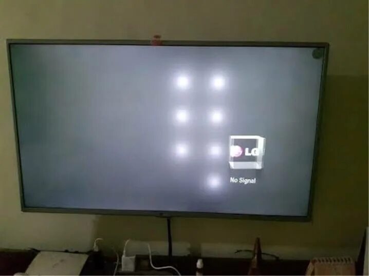 Почему светлеет экран. Lg 32lb580u матрица. lg 32lb572v 2014 led. матрица lg e2210sw. телевизор самсунг пятна на экране.