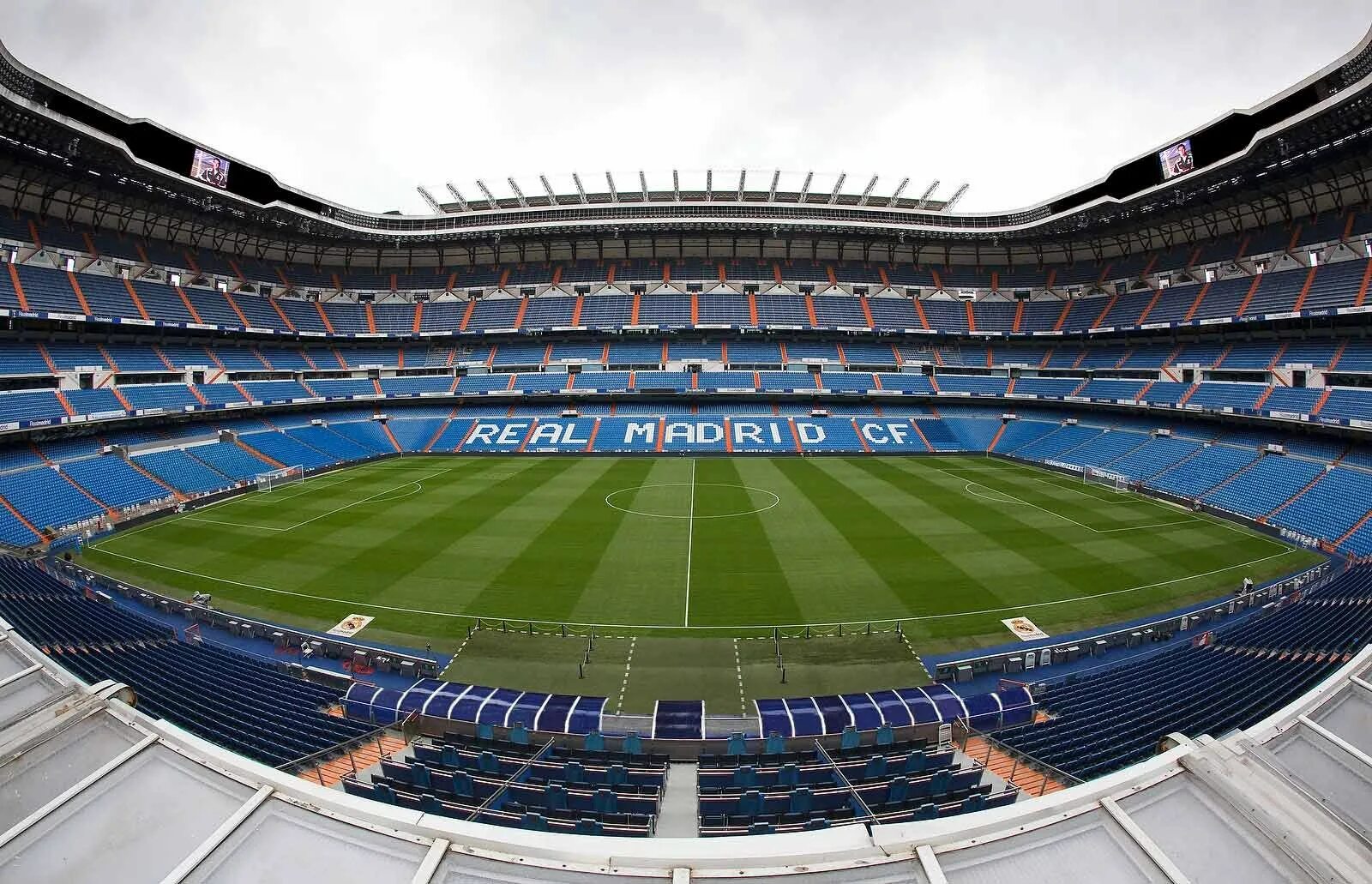 Стадион узнать. Стадион Сантьяго Бернабеу Мадрид. Стадион Сантьяго Бернабеу 2022. Реал Мадрид Сантьяго Бернабеу. Стадион Реал Мадрид 2022.