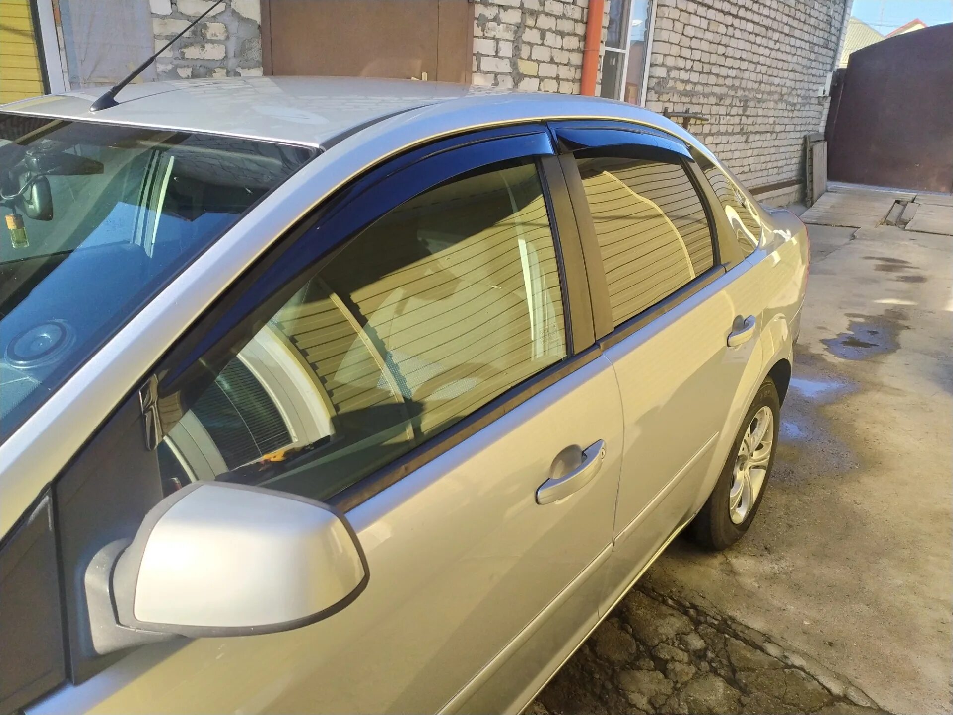 Дефлекторы ford focus 2. Дефлекторы ford focus 2. Ветровики ford focus 2 седан. Дефлекторы форд фокус 2 седан. Форд фокус 1 ветровики.