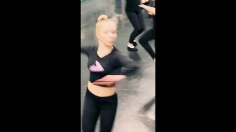 10 летняя танцовщица разделась в periscope видео