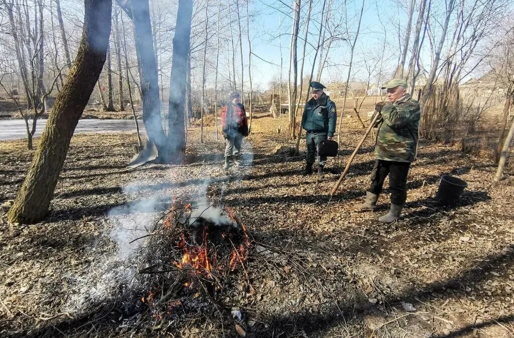 Весенний пал травы. Палы травы весной. Пожароопасный период. Весенний пожароопасный период.