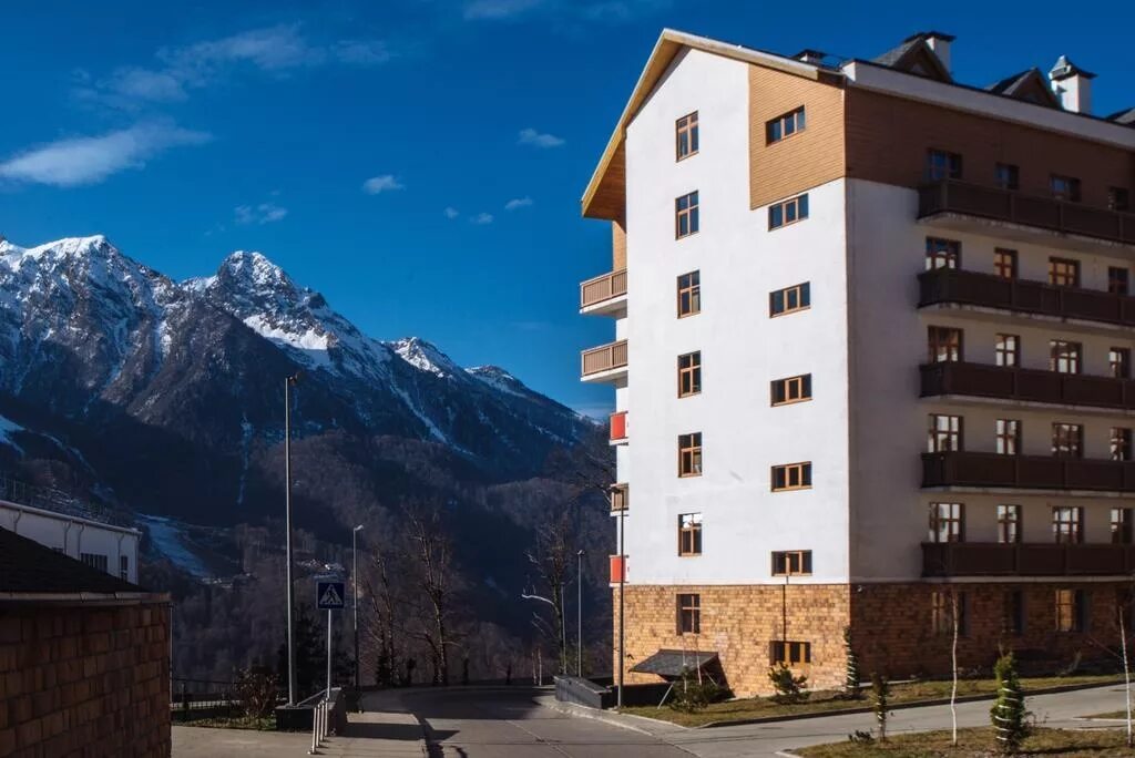 Отель грин флоу красная поляна сочи. Роза хутор деревня. Красная поляна вакансии с проживанием. Грин флоу красная поляна. Green flow, отель 4*.