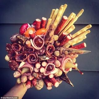 Как из колбасок сделать цветы